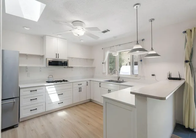 Photo 3 of Sale Pending at 3904 Camino De La Sierra Ne, Albuquerque, NM 87111 | MLS# 1109939 | Listing updated on 2026-09-05