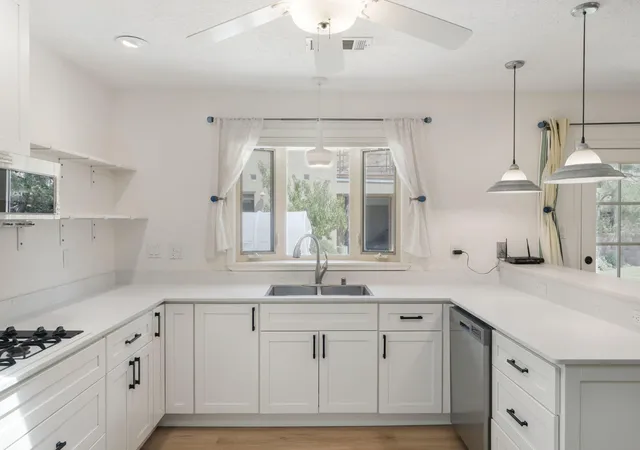 Photo 4 of Sale Pending at 3904 Camino De La Sierra Ne, Albuquerque, NM 87111 | MLS# 1109939 | Listing updated on 2026-09-05