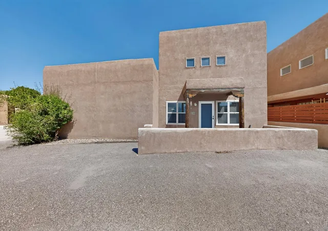 Photo 3 of Sale Pending at 2308 Corte De Apio Nw, Albuquerque, NM 87104 | MLS# 1109941 | Listing updated on 2026-09-02