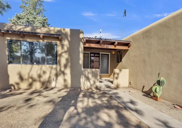 Photo 4 of Sale Pending at 705 Dallas St Ne, Albuquerque, NM 87108 | MLS# 1109899 | Listing updated on 2026-08-30