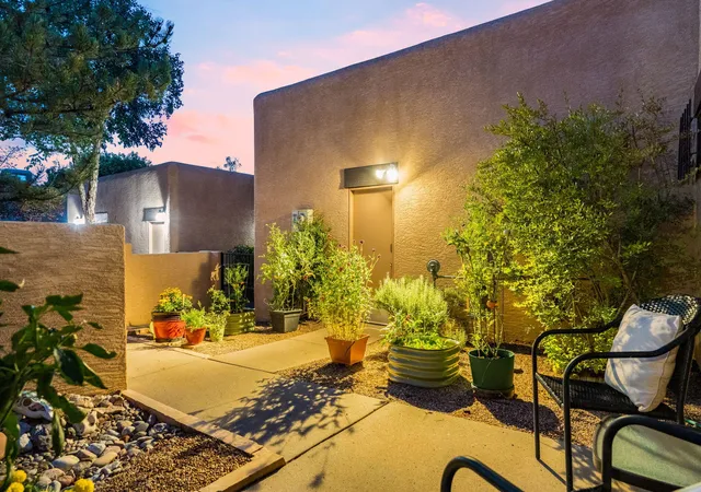 Photo 2 of Sale Pending at 10316 Las Casitas St Ne, Albuquerque, NM 87111 | MLS# 1109975 | Listing updated on 2026-08-30
