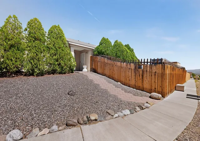 Photo 4 of Single family home for sale at 832 Shire St Sw, Albuquerque, NM 87121 | MLS# 1109976 | Listing updated on 2026-09-10