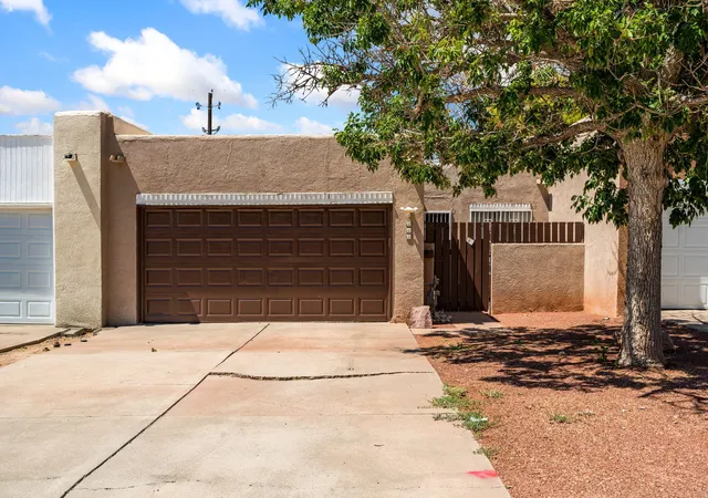 Photo 2 of Sale Pending at 515 Pennsylvania St Ne, Albuquerque, NM 87108 | MLS# 1110013 | Listing updated on 2026-09-08