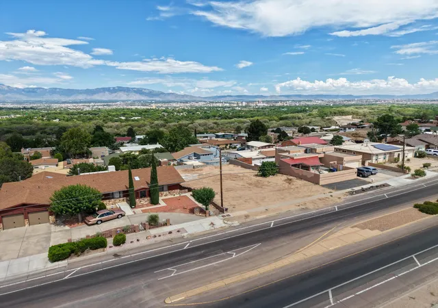 Photo 2 of Sale Pending at 1412 Atrisco Dr Nw, Albuquerque, NM 87105 | MLS# 1110023 | Listing updated on 2026-09-04