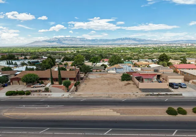Photo 3 of Sale Pending at 1412 Atrisco Dr Nw, Albuquerque, NM 87105 | MLS# 1110023 | Listing updated on 2026-09-04