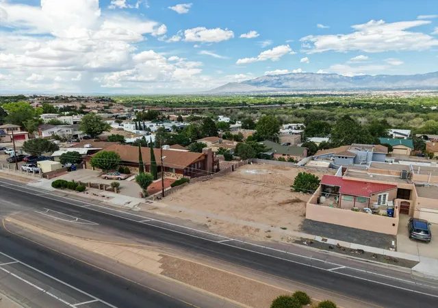 Photo 3 of Sale Pending at 1412 Atrisco Dr Nw, Albuquerque, NM 87105 | MLS# 1110023 | Listing updated on 2026-09-04