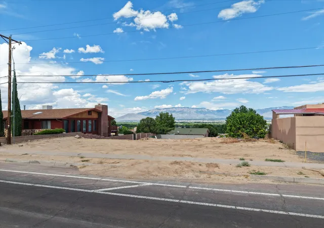 Photo 4 of Sale Pending at 1412 Atrisco Dr Nw, Albuquerque, NM 87105 | MLS# 1110023 | Listing updated on 2026-09-04