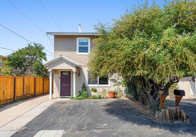 Photo 1 of Sale Pending at 6009 Calle Nueve Nw, Albuquerque, NM 87107 | MLS# 1110051 | Listing updated on 2026-09-03