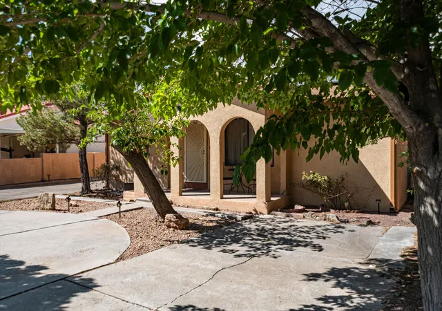 Photo 2 of Sale Pending at 811 San Andres Ave Nw, Albuquerque, NM 87107 | MLS# 1110098 | Listing updated on 2026-09-23