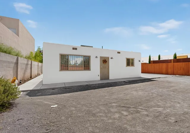 Photo 3 of Sale Pending at 2900 Foraker Pl Nw, Albuquerque, NM 87107 | MLS# 1110105 | Listing updated on 2026-09-10