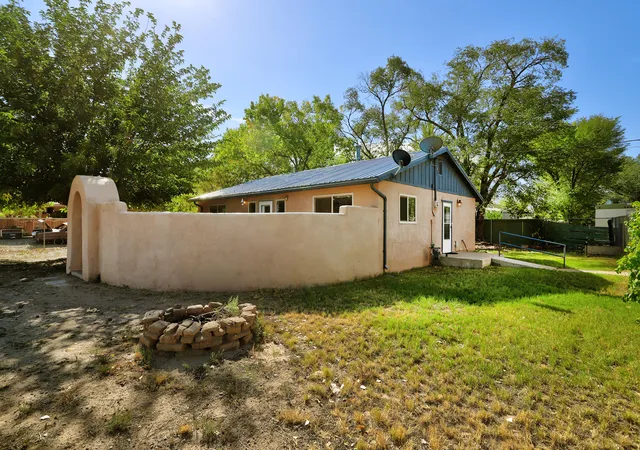 Photo 1 of Sale Pending at 2332 Sunshine Rd Sw, Albuquerque, NM 87105 | MLS# 1110122 | Listing updated on 2026-09-04