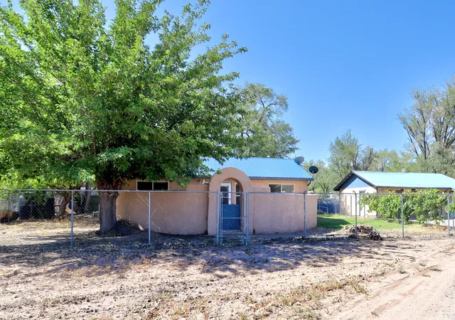 Photo 2 of Sale Pending at 2332 Sunshine Rd Sw, Albuquerque, NM 87105 | MLS# 1110122 | Listing updated on 2026-09-04
