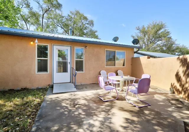 Photo 3 of Sale Pending at 2332 Sunshine Rd Sw, Albuquerque, NM 87105 | MLS# 1110122 | Listing updated on 2026-09-04