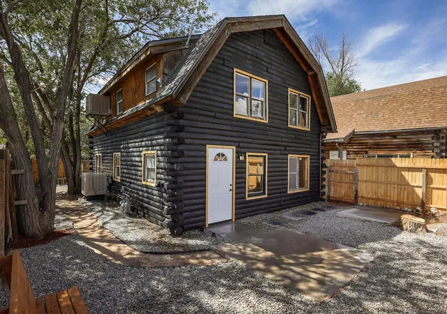 Photo 3 of Sale Pending at 1133 Louisiana Blvd Se, Albuquerque, NM 87108 | MLS# 1110170 | Listing updated on 2026-09-25