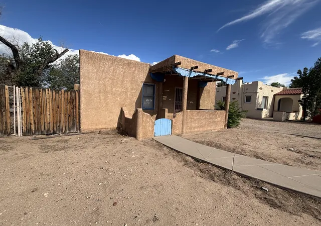 Photo 2 of Single family home for sale at 440 Amherst Dr Ne, Albuquerque, NM 87106 | MLS# 1110176 | Listing updated on 2026-09-01