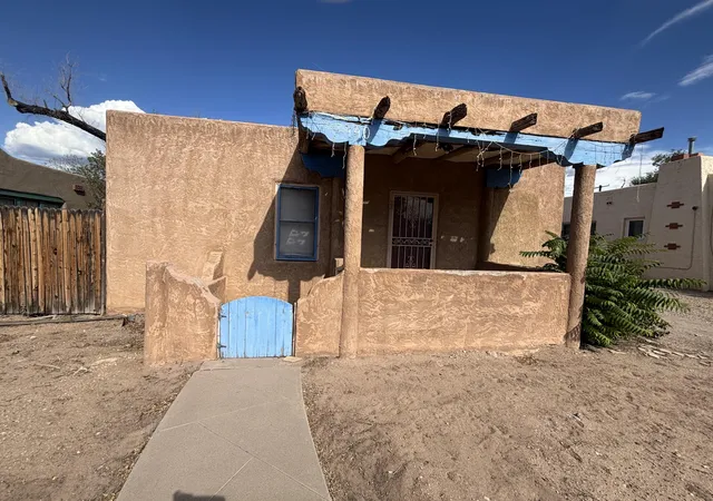 Photo 2 of Single family home for sale at 440 Amherst Dr NE, Albuquerque, NM 87106 | MLS# 1110176 | Listing updated on 2026-09-01