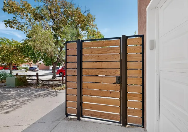 Photo 3 of Sale Pending at 560 Berry Rd Nw, Albuquerque, NM 87107 | MLS# 1110204 | Listing updated on 2026-09-30