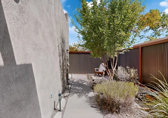 Photo 4 of Sale Pending at 560 Berry Rd NW, Albuquerque, NM 87107 | MLS# 1110204 | Listing updated on 2026-09-30