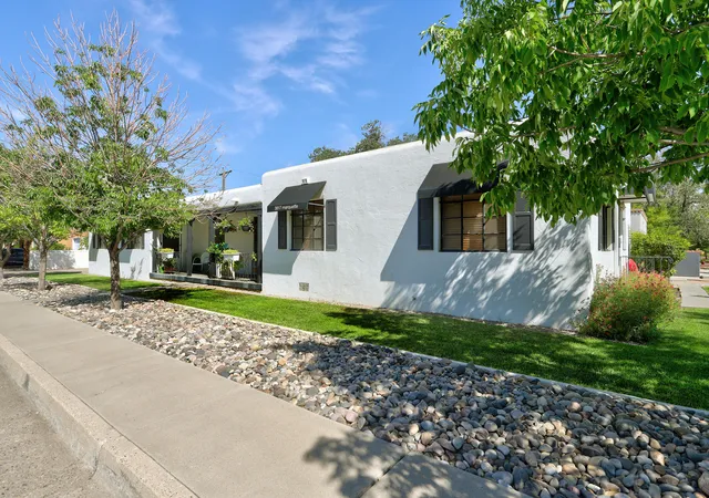 Photo 3 of Sale Pending at 401 Aliso Dr NE, Albuquerque, NM 87108 | MLS# 1110232 | Listing updated on 2026-10-01