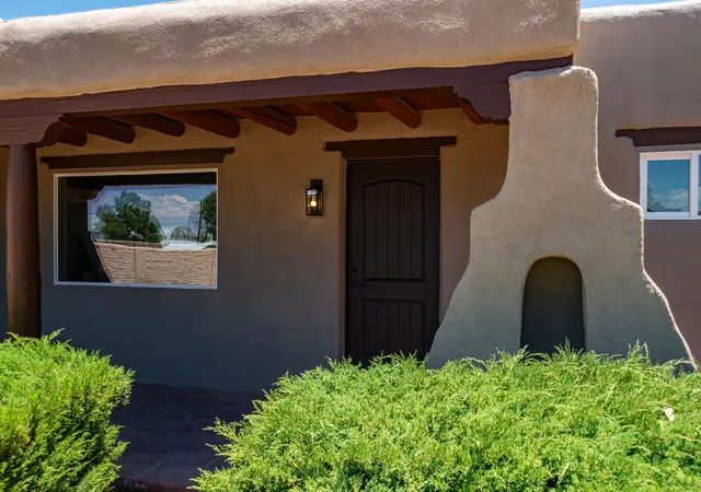 Photo 3 of Single family home for sale at 100 Tyler Rd Nw, Albuquerque, NM 87107 | MLS# 1110265 | Listing updated on 2026-09-25