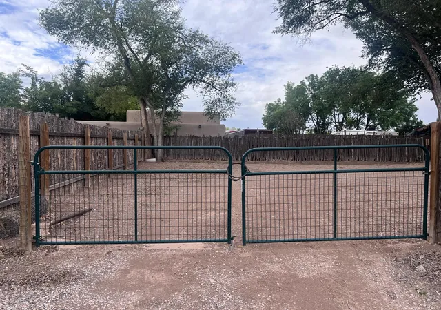 Photo 1 of Land for sale at 932 Hacienda Dr NW, Albuquerque, NM 87114 | MLS# 1110335 | Listing updated on 2026-09-03