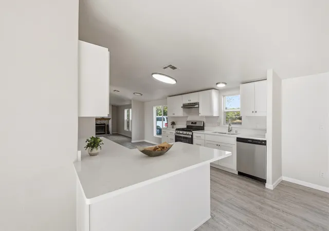 Photo 3 of Manufactured home for sale at 4 Mesita Ln, Los Lunas, NM 87031 | MLS# 1110342 | Listing updated on 2026-09-11