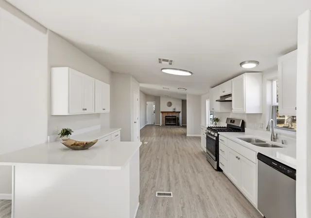 Photo 4 of Manufactured home for sale at 4 Mesita Ln, Los Lunas, NM 87031 | MLS# 1110342 | Listing updated on 2026-09-11