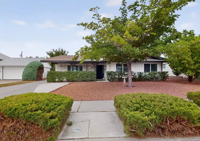Photo 2 of Sale Pending at 3833 Inca St Ne, Albuquerque, NM 87111 | MLS# 1110349 | Listing updated on 2026-09-05