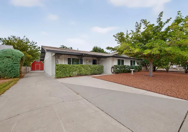 Photo 3 of Sale Pending at 3833 Inca St Ne, Albuquerque, NM 87111 | MLS# 1110349 | Listing updated on 2026-09-05