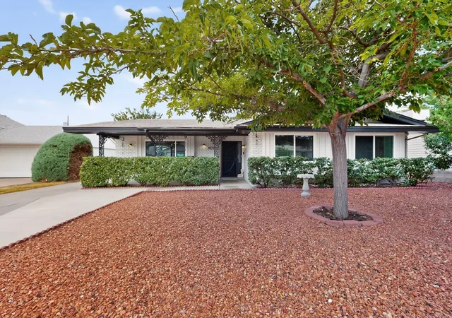 Photo 4 of Sale Pending at 3833 Inca St NE, Albuquerque, NM 87111 | MLS# 1110349 | Listing updated on 2026-09-05