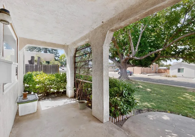 Photo 3 of Sale Pending at 4622 Idlewilde Ln Se, Albuquerque, NM 87108 | MLS# 1110355 | Listing updated on 2026-09-08