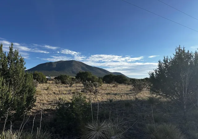 Photo 2 of Sale Pending at 33 San Pablo Ln, Edgewood, NM 87015 | MLS# 1110377 | Listing updated on 2026-09-11