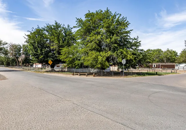 Photo 2 of Manufactured home for sale at 07 Mount Laurel St, Los Lunas, NM 87031 | MLS# 1110398 | Listing updated on 2026-09-04