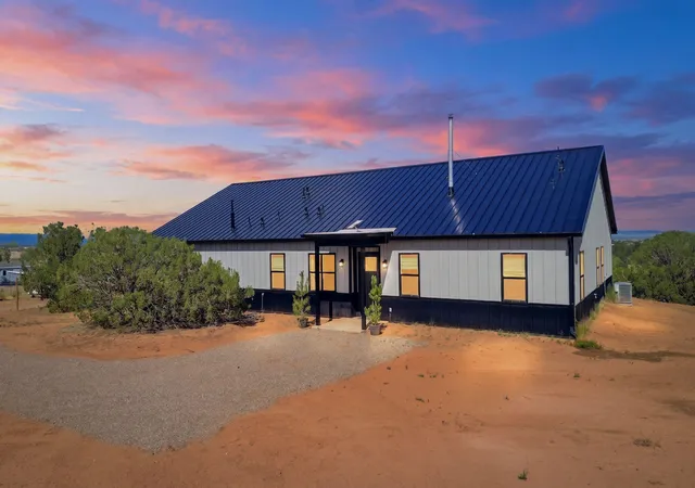 Photo 1 of Single family home for sale at 8 S Horton Rd, Edgewood, NM 87015 | MLS# 1110397 | Listing updated on 2026-09-29