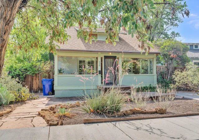 Photo 2 of Sale Pending at 520 Luna Blvd Nw, Albuquerque, NM 87102 | MLS# 1110417 | Listing updated on 2026-09-21
