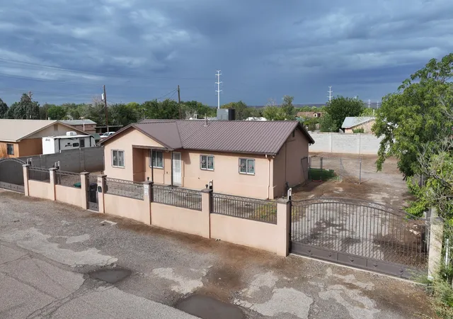 Photo 3 of Sale Pending at 5105 5th Street Sw, Albuquerque, NM 87105 | MLS# 1110430 | Listing updated on 2026-09-09