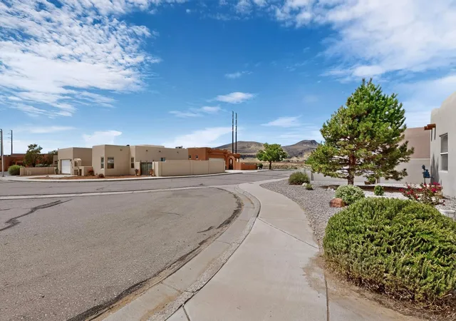 Photo 4 of Single family home for sale at 2212 Calle De Silverio SW, Los Lunas, NM 87031 | MLS# 1110490 | Listing updated on 2026-09-05