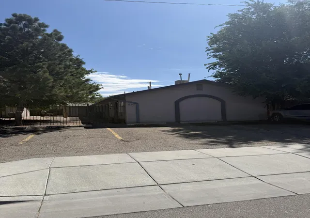 Photo 2 of Multi family home for sale at 632 Alcazar St Se, Albuquerque, NM 87108 | MLS# 1110499 | Listing updated on 2026-09-05