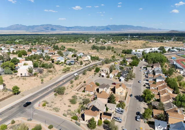 Photo 4 of Single family home for sale at 882 Avenida Pastoral NW, Los Lunas, NM 87031 | MLS# 1110518 | Listing updated on 2026-09-06