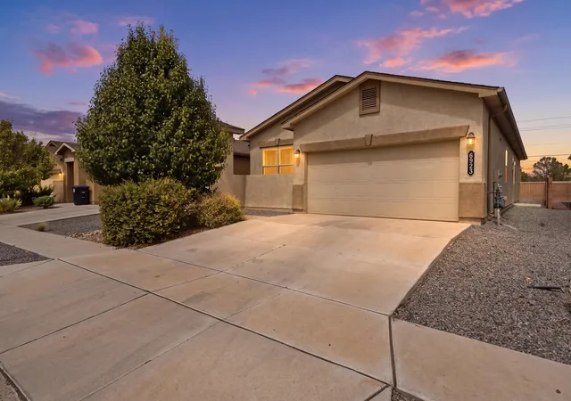 Townhouse for sale at 6923 Silver Moon Rd NW, Albuquerque, NM 87114 | MLS# 1110519