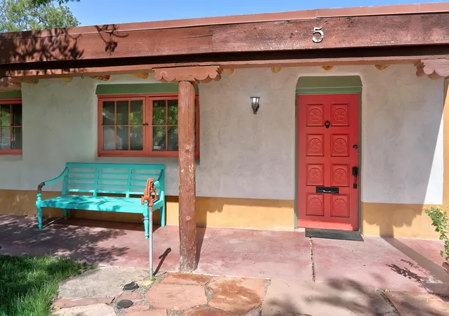 Photo 2 of Single family home for sale at 5 Chacon Pl Nw, Albuquerque, NM 87104 | MLS# 1110520 | Listing updated on 2026-09-06