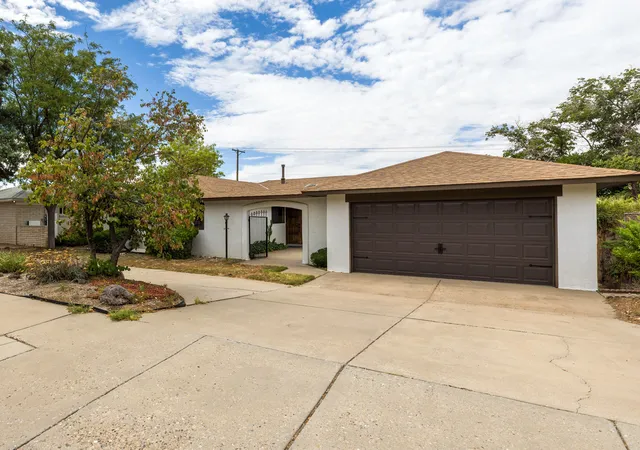 Photo 3 of Single family home for sale at 1117 Sagebrush Trl Se, Albuquerque, NM 87123 | MLS# 1110522 | Listing updated on 2026-09-10