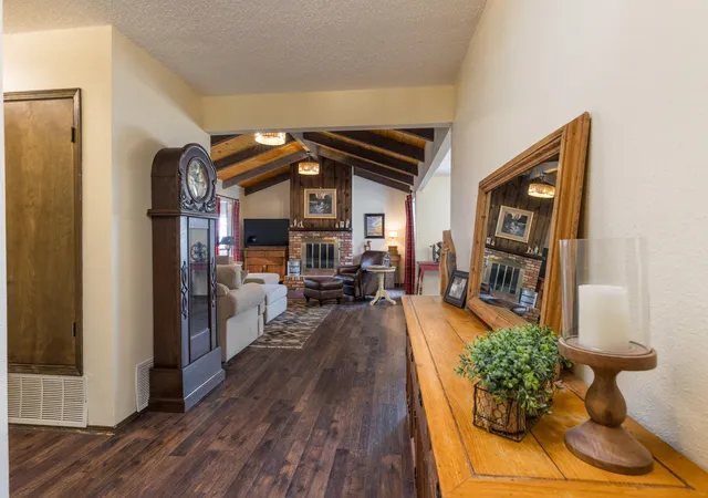 Photo 4 of Single family home for sale at 1117 Sagebrush Trl SE, Albuquerque, NM 87123 | MLS# 1110522 | Listing updated on 2026-09-10
