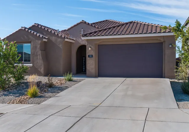 Photo 1 of Single family home for sale at 700 Cuarzo Rd Se, Rio Rancho, NM 87124 | MLS# 1110572 | Listing updated on 2026-09-10
