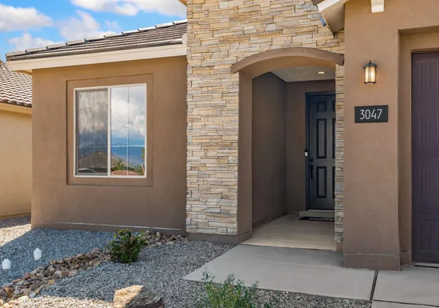 Photo 3 of Sale Pending at 3047 Malaquita St Se, Rio Rancho, NM 87124 | MLS# 1110582 | Listing updated on 2026-10-01