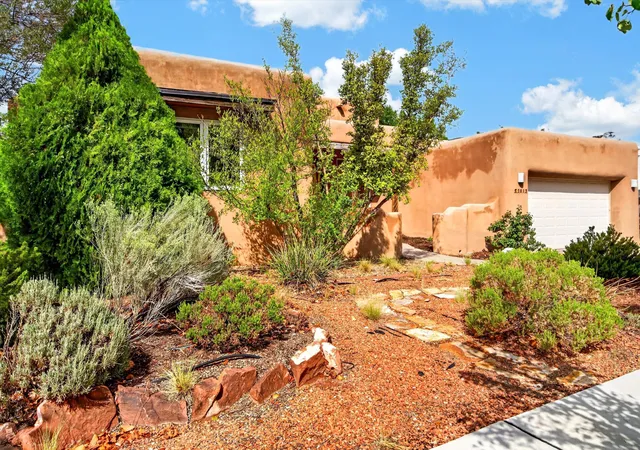 Photo 2 of Single family home for sale at 5813 Balsa Pl Ne, Albuquerque, NM 87111 | MLS# 1110592 | Listing updated on 2026-09-24