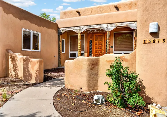 Photo 3 of Single family home for sale at 5813 Balsa Pl Ne, Albuquerque, NM 87111 | MLS# 1110592 | Listing updated on 2026-09-24