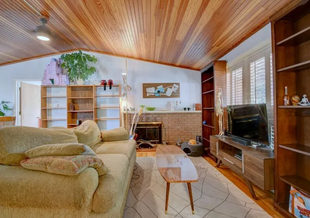 Photo 3 of Sale Pending at 2936 Madeira Dr Ne, Albuquerque, NM 87110 | MLS# 1110621 | Listing updated on 2026-09-24
