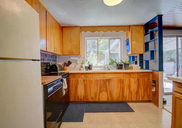 Photo 4 of Sale Pending at 2936 Madeira Dr NE, Albuquerque, NM 87110 | MLS# 1110621 | Listing updated on 2026-09-24