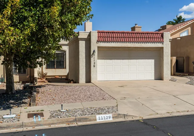 Photo 3 of Sale Pending at 11129 Academy Ridge Rd Ne, Albuquerque, NM 87111 | MLS# 1110650 | Listing updated on 2026-09-20